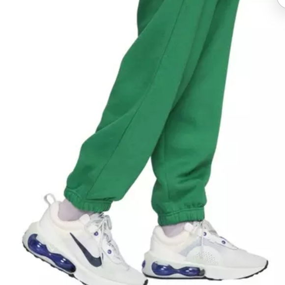 NWT Women's Nike OVERSIZED sweatpants - Picture 6 of 9